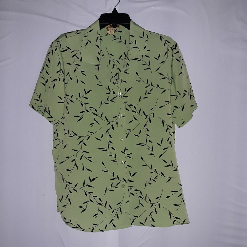 🎃Notations button up green and black top